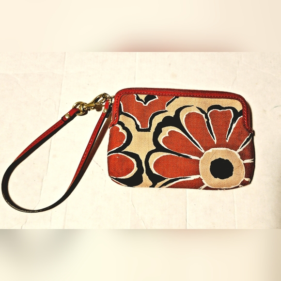 Coach Poppy Red patent leather and floral canvas with red bow 2 pocket wrislet - Picture 4 of 9